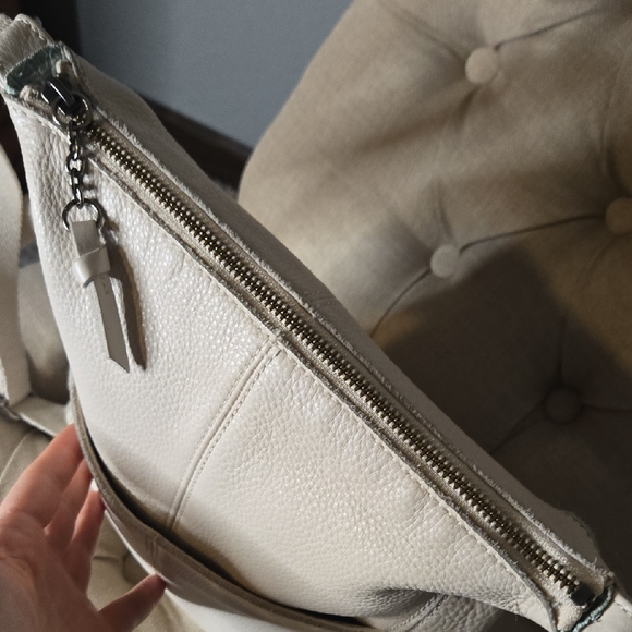 The Sak Light Beige Leather Crossbody Bag - Picture 5 of 7